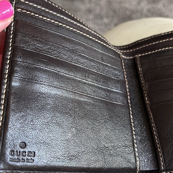 Gucci canvas with leather and great stitching! Very nice condition. Snappy! - Picture 7 of 15